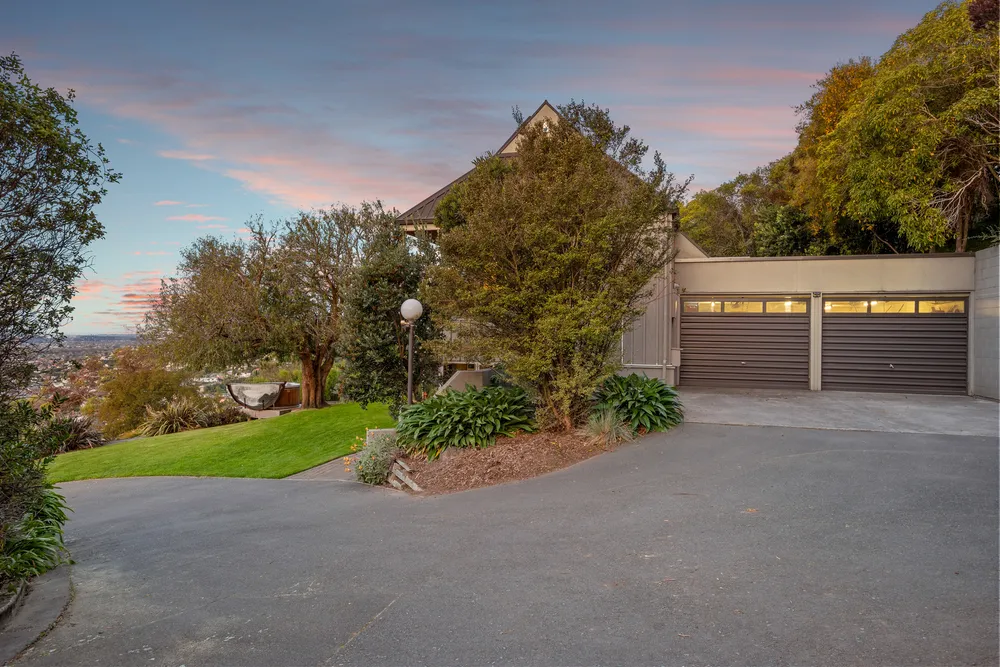 Photos of 117 Holliss Avenue