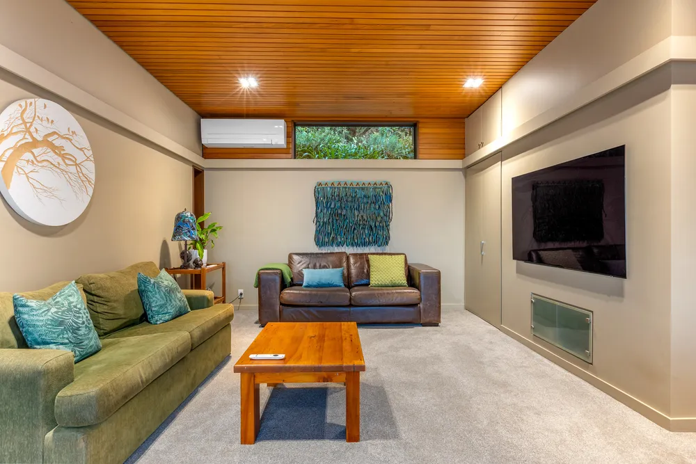 Photos of 117 Holliss Avenue