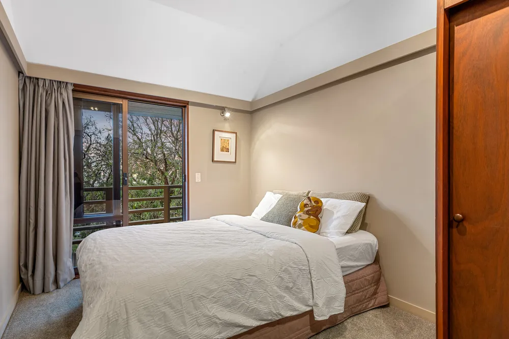 Photos of 117 Holliss Avenue