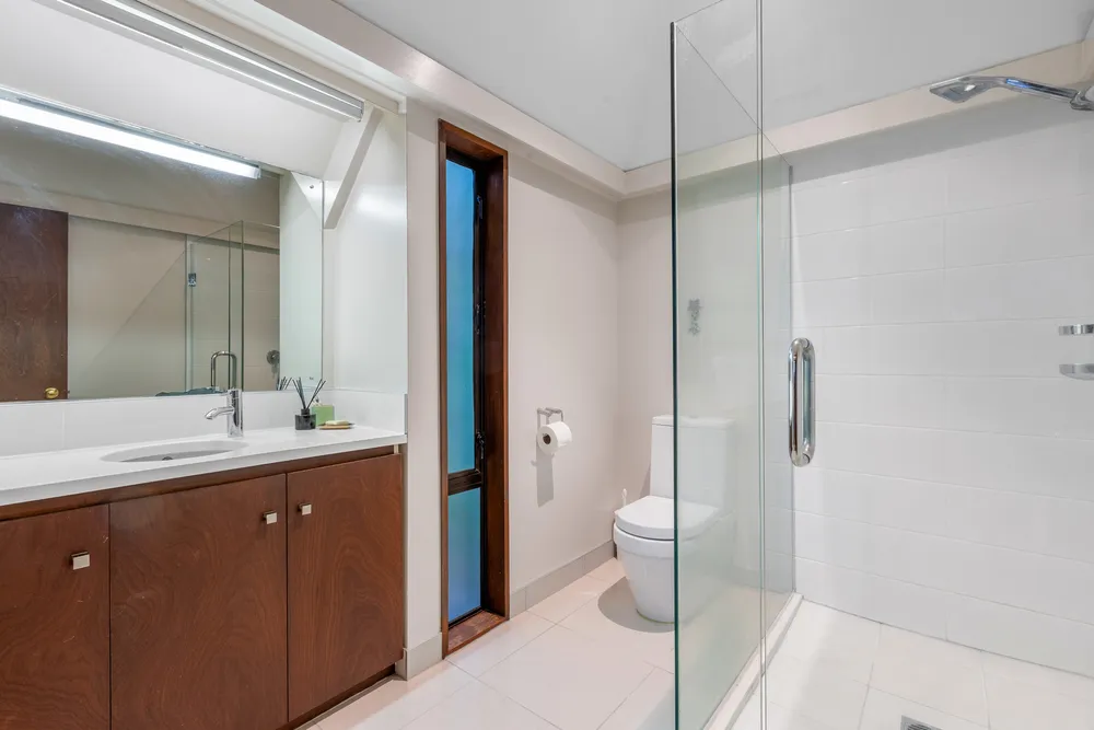Photos of 117 Holliss Avenue