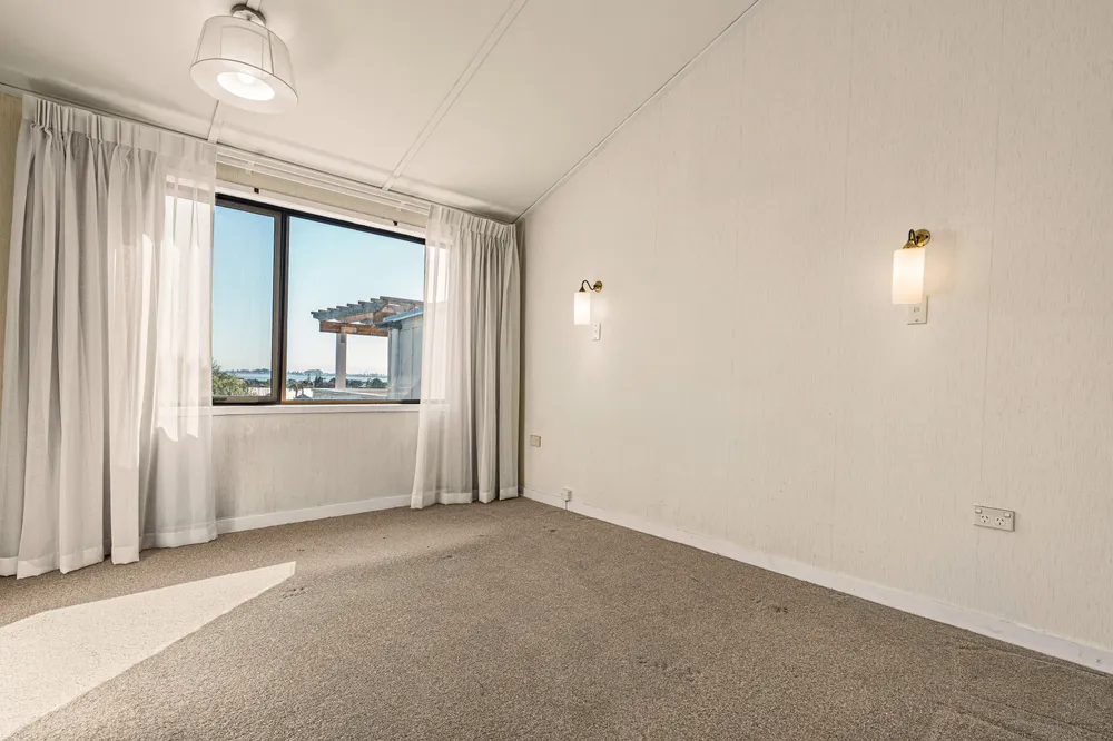 Photos of 44b Whitaker Street