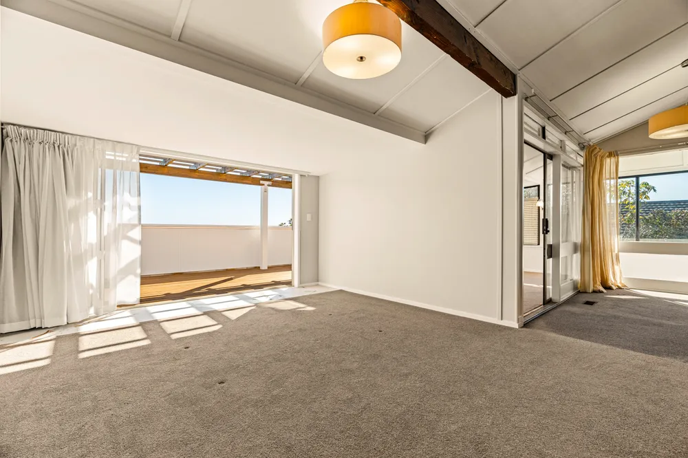 Photos of 44b Whitaker Street