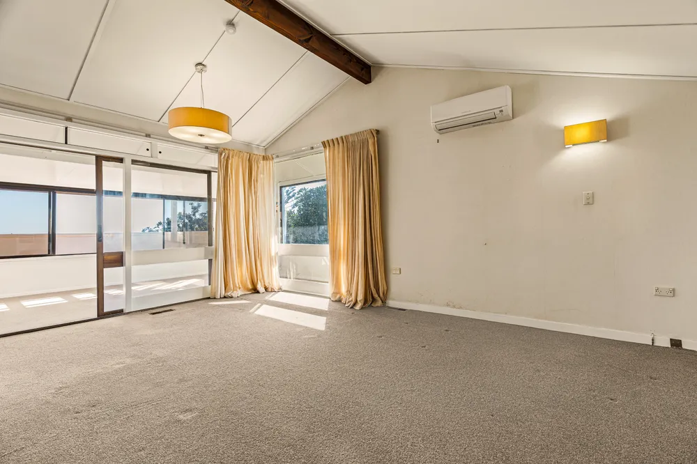 Photos of 44b Whitaker Street
