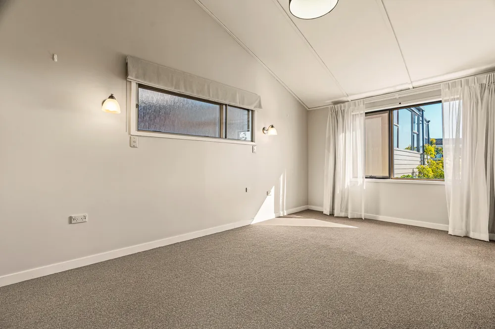 Photos of 44b Whitaker Street