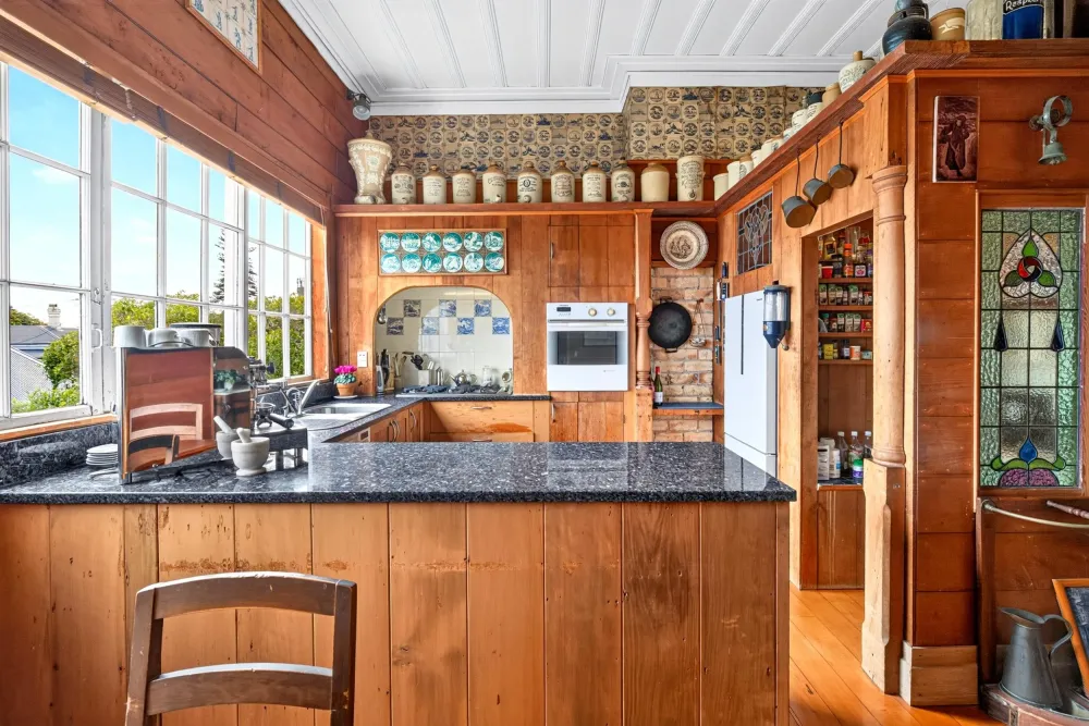 Photos of 16 Jubilee Avenue
