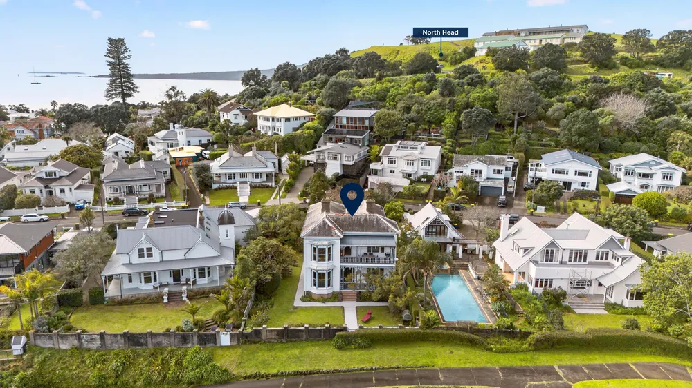 Photos of 16 Jubilee Avenue
