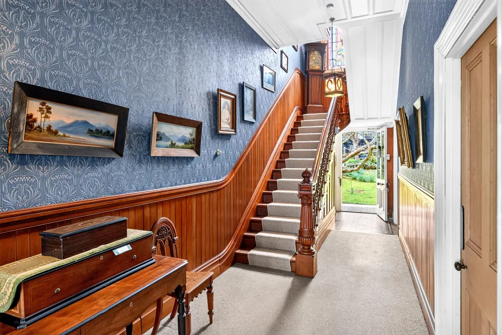 Photos of 16 Jubilee Avenue