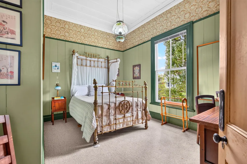 Photos of 16 Jubilee Avenue