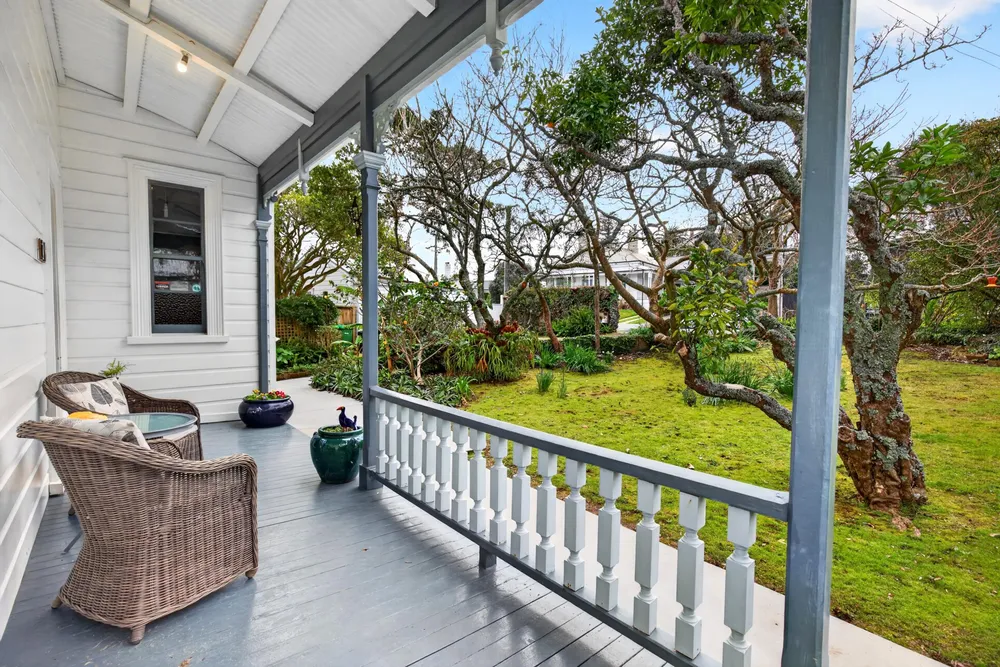 Photos of 16 Jubilee Avenue