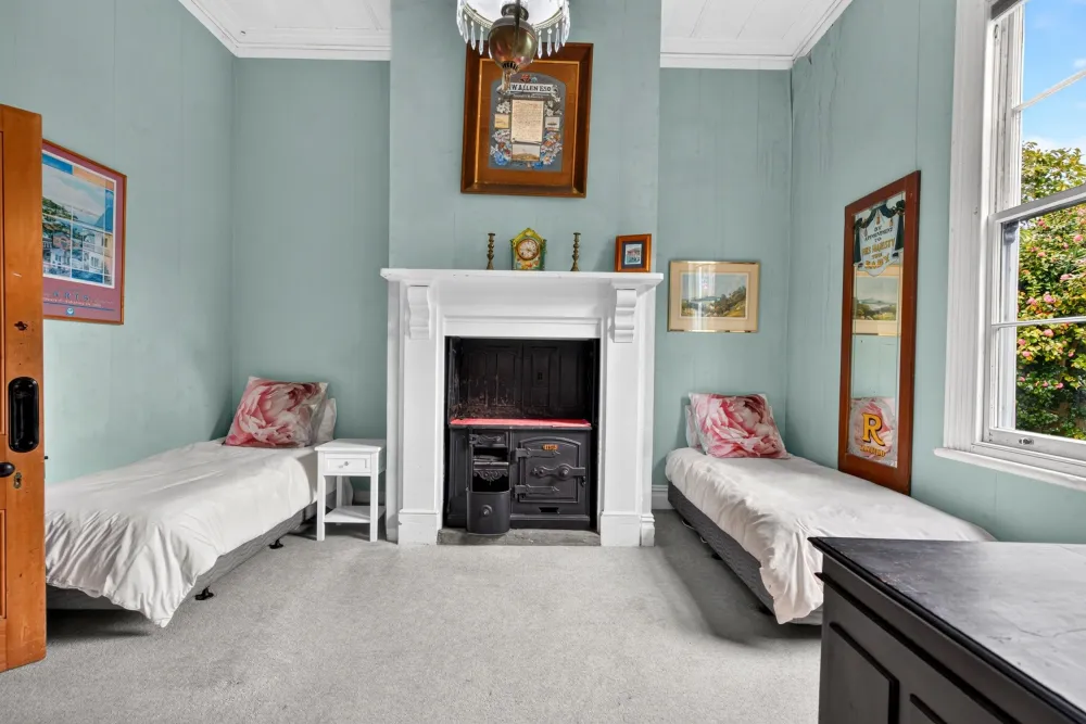 Photos of 16 Jubilee Avenue