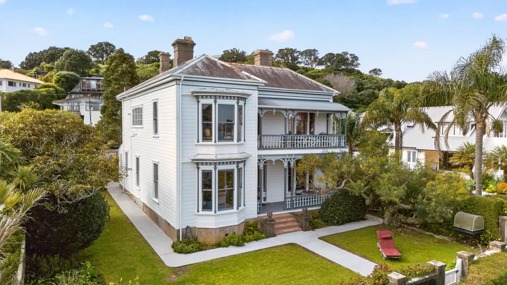 Photos of 16 Jubilee Avenue
