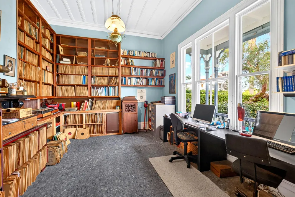 Photos of 16 Jubilee Avenue