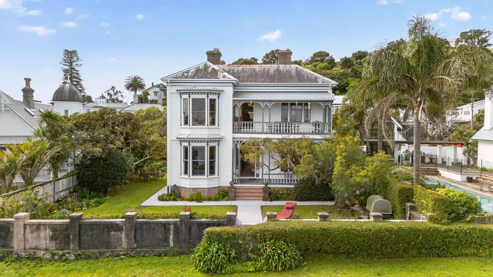 Photos of 16 Jubilee Avenue