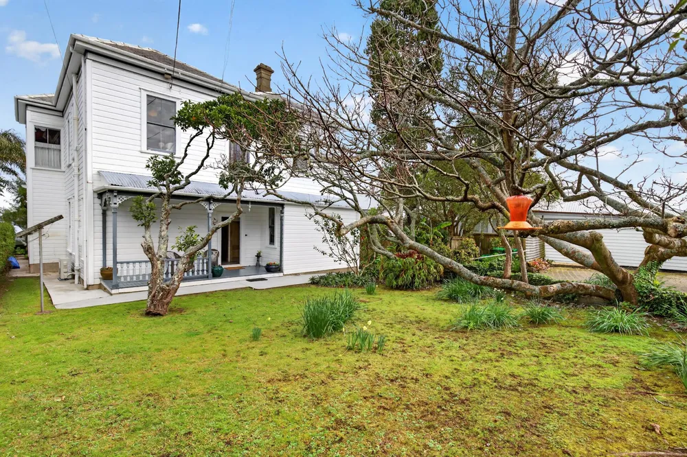 Photos of 16 Jubilee Avenue