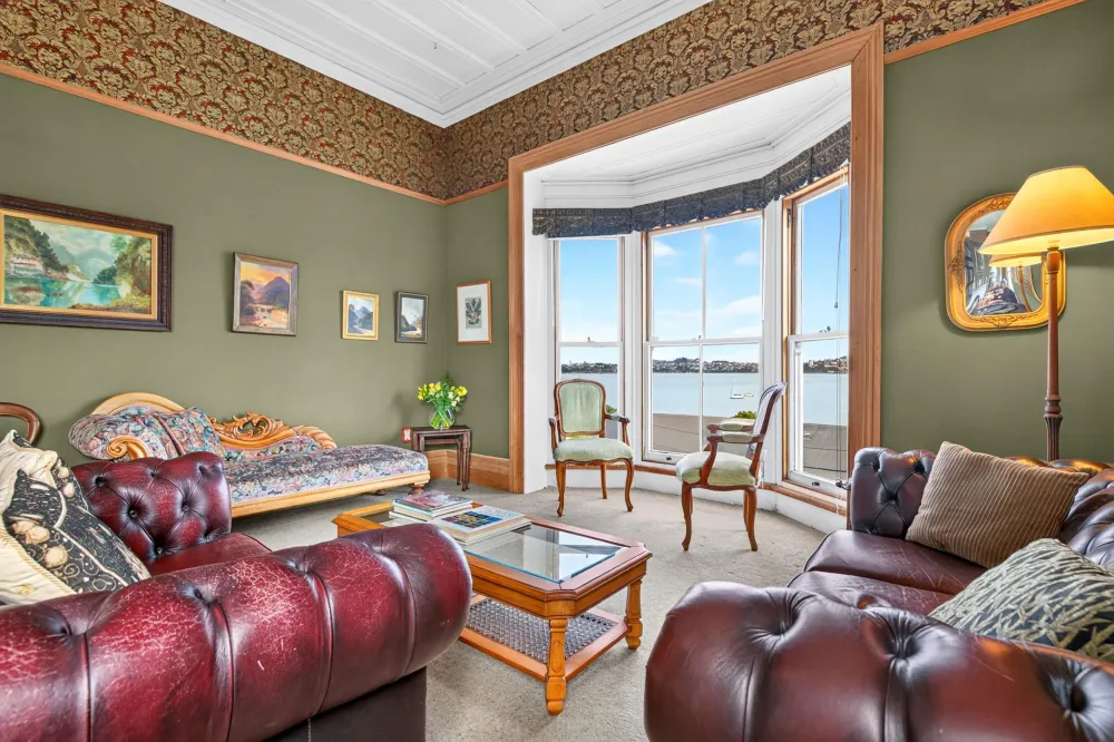 Photos of 16 Jubilee Avenue
