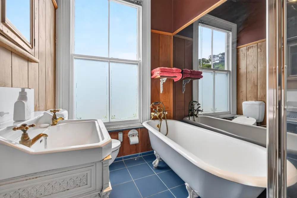 Photos of 16 Jubilee Avenue
