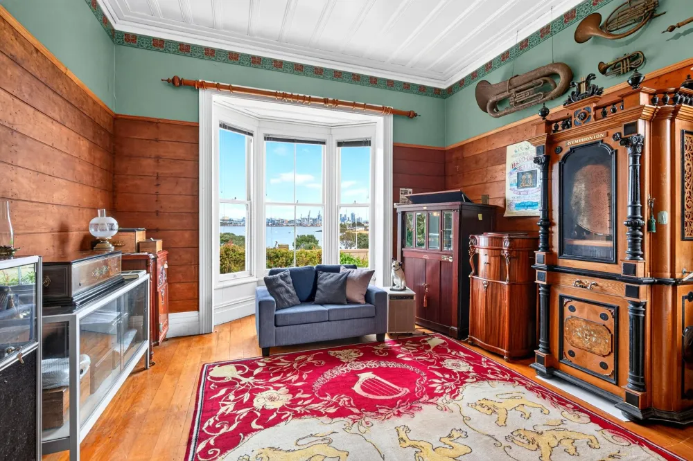 Photos of 16 Jubilee Avenue