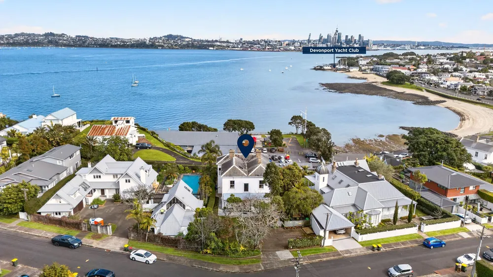 Photos of 16 Jubilee Avenue