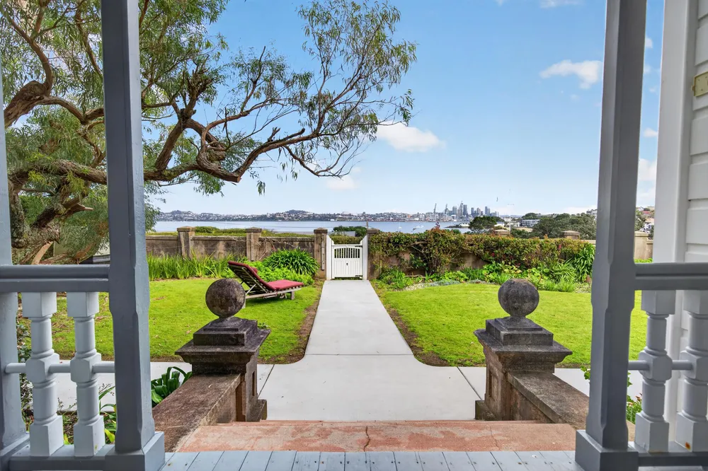 Photos of 16 Jubilee Avenue
