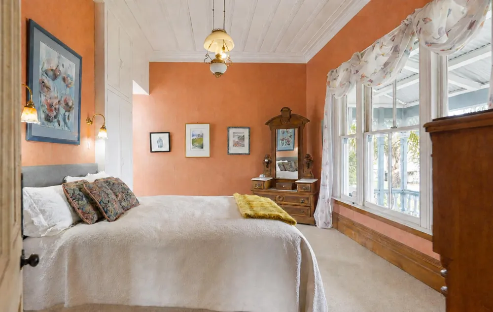Photos of 16 Jubilee Avenue
