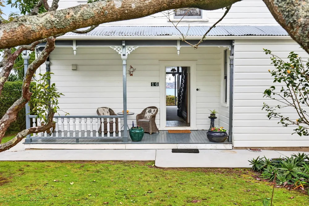 Photos of 16 Jubilee Avenue