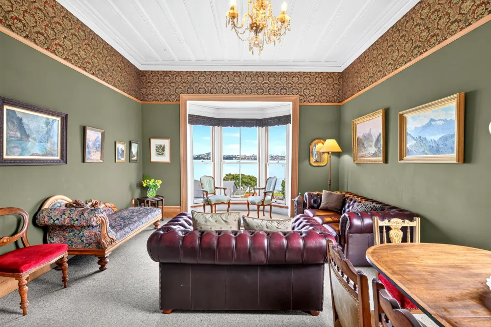 Photos of 16 Jubilee Avenue
