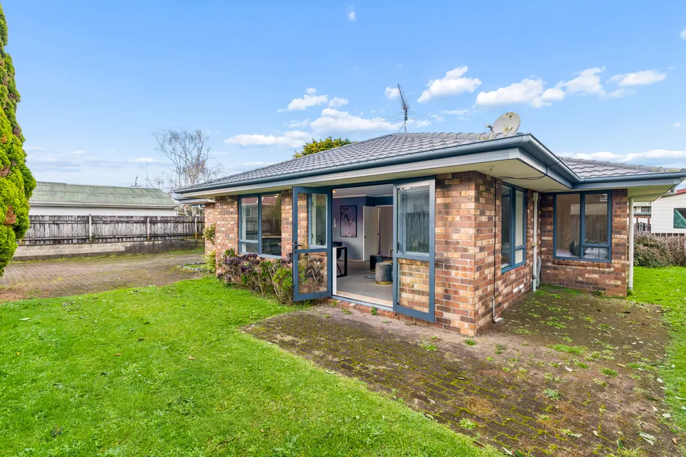 Photos of 75A Clevedon Road