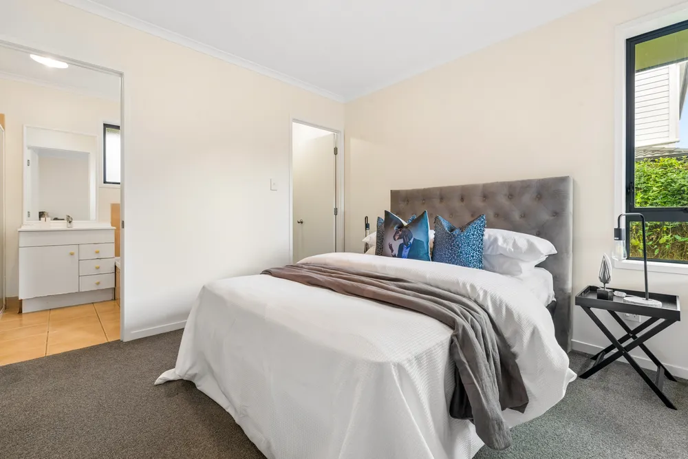 Photos of 75A Clevedon Road