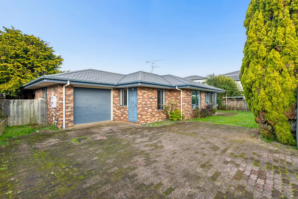 Photos of 75A Clevedon Road