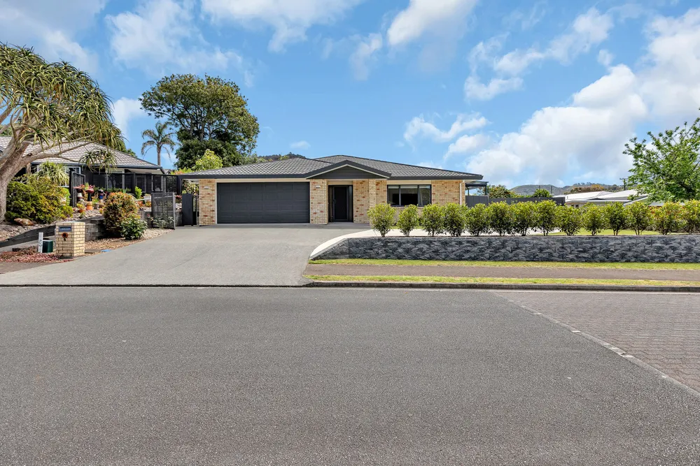 Photos of 4 Conifer Grove