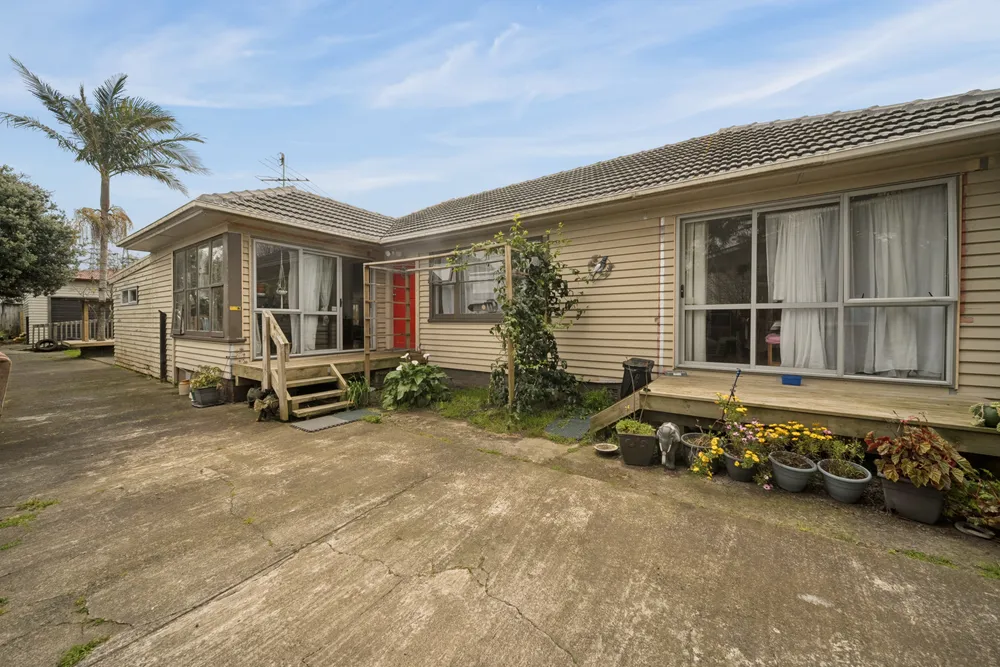 Photos of 315 Massey Road
