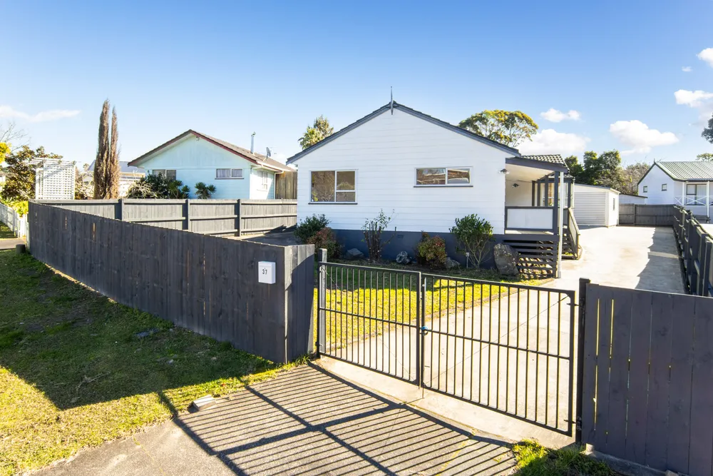 Photos of 37 Claverdon Drive