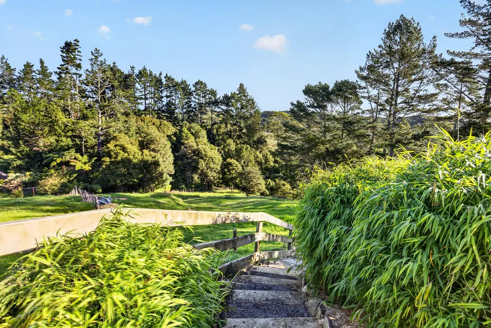 Photos of 1001 Hunua Road