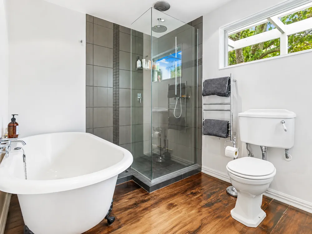Photos of 3 Leslie Avenue
