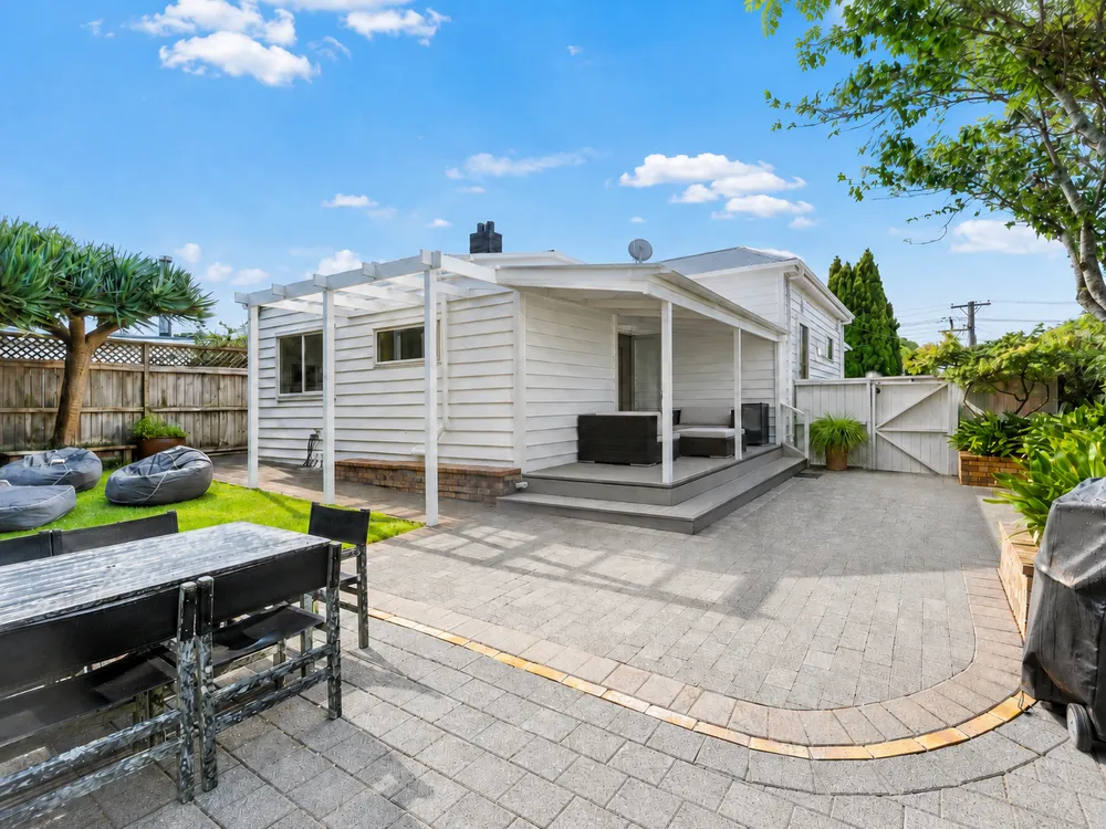 Photos of 3 Leslie Avenue