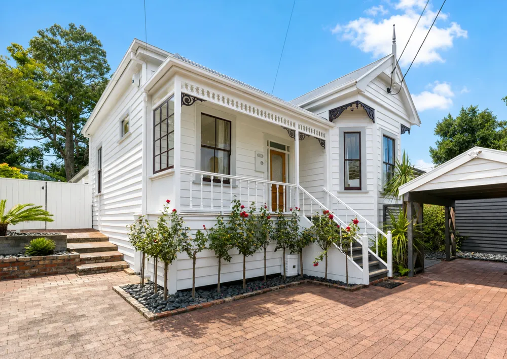 Photos of 3 Leslie Avenue