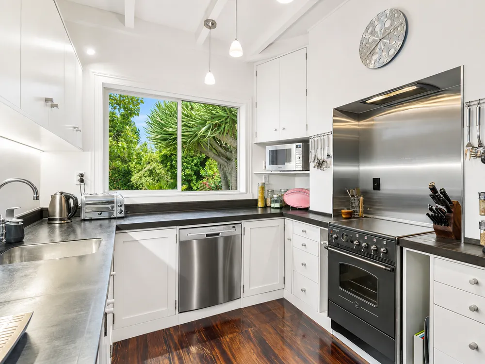Photos of 3 Leslie Avenue