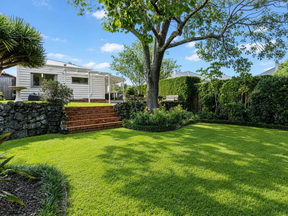 Photos of 3 Leslie Avenue