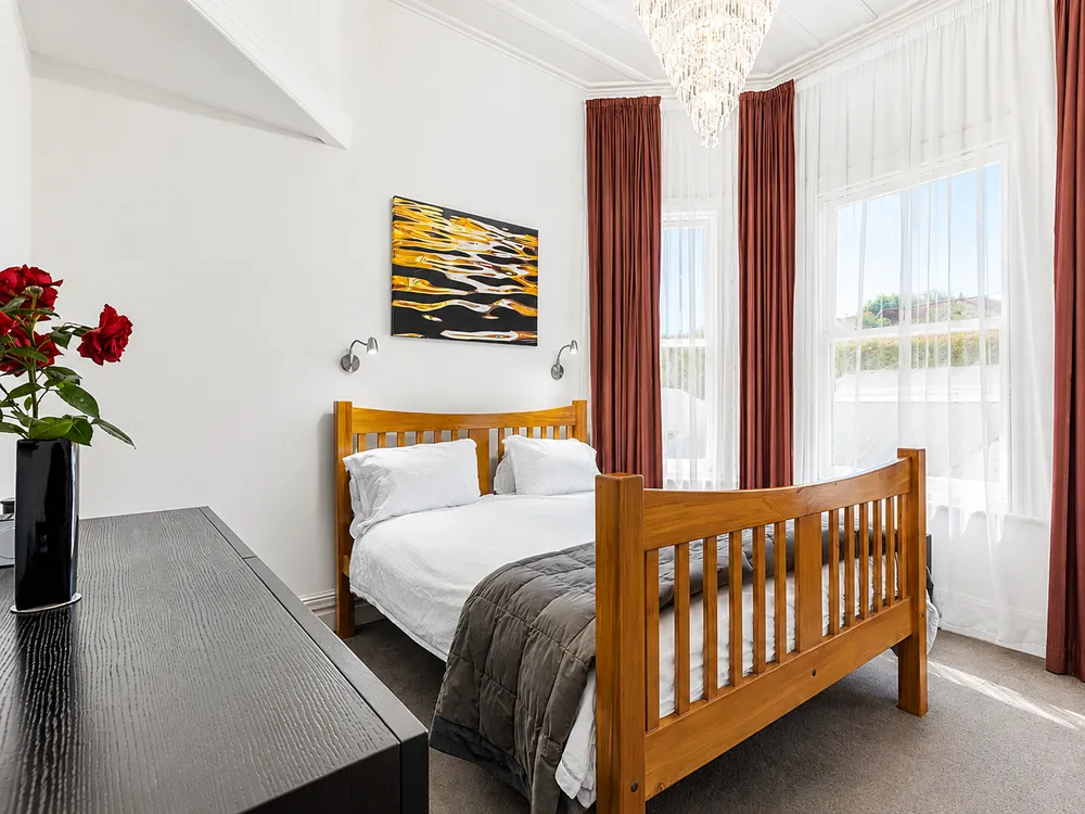 Photos of 3 Leslie Avenue