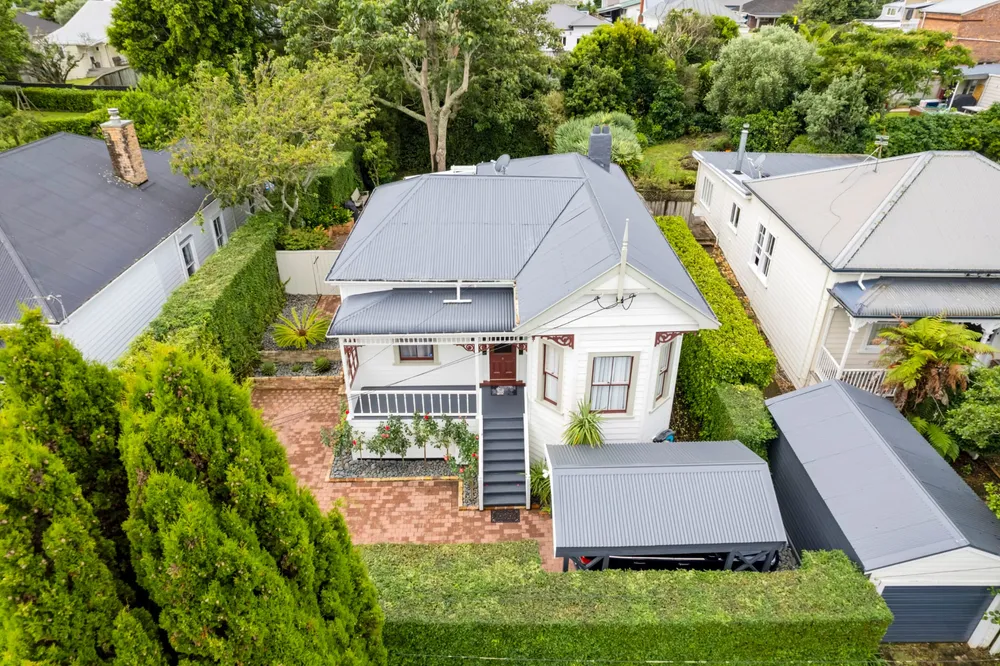 Photos of 3 Leslie Avenue