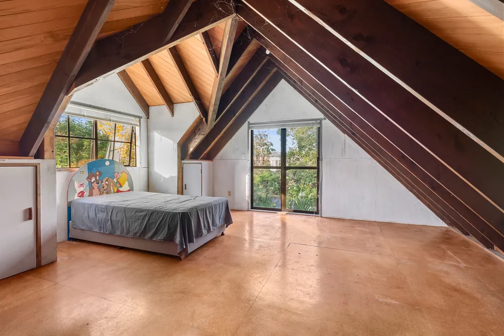 Photos of 18 Valley Road
