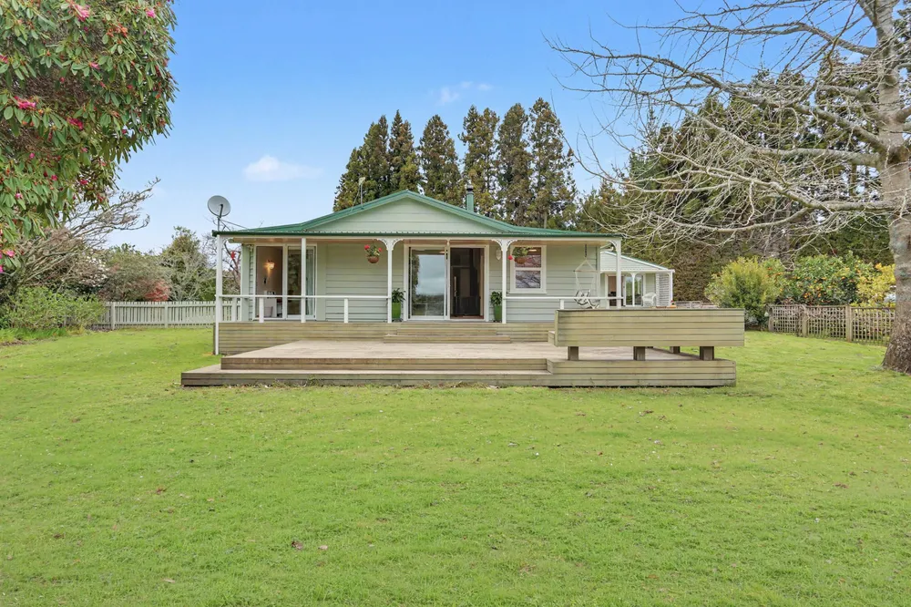 Photos of 1040 Te Matai Road
