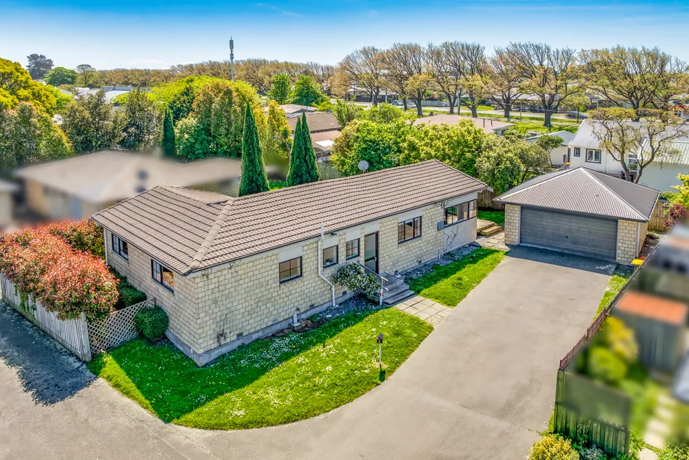Photos of 3 Ferndown Lane