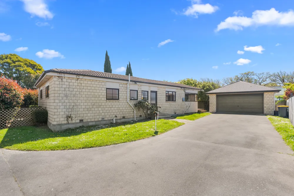 Photos of 3 Ferndown Lane