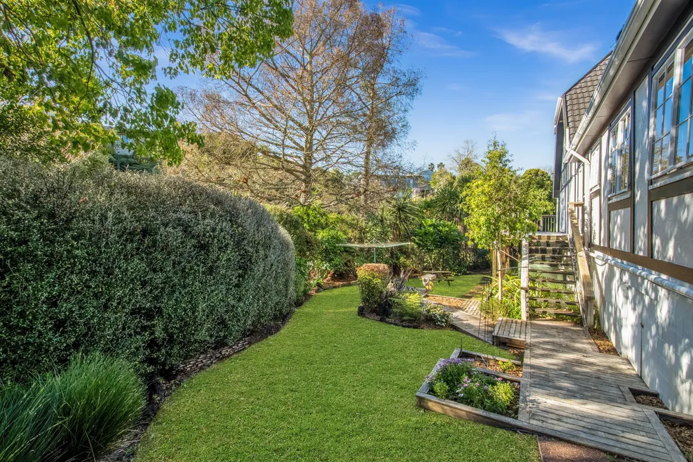 Photos of 27 Charles Dickens Drive