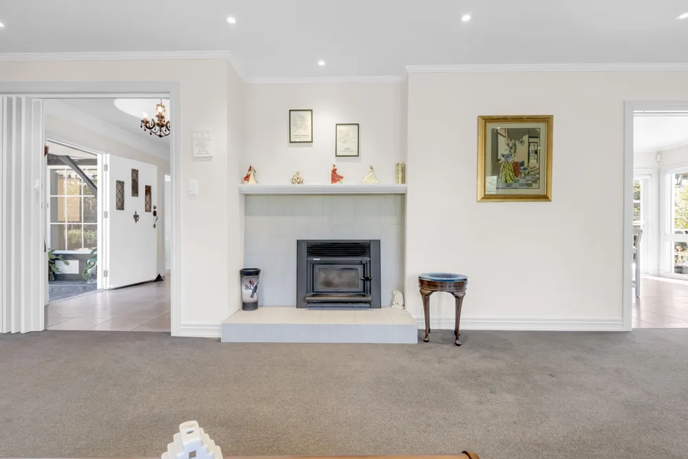 Photos of 27 Charles Dickens Drive