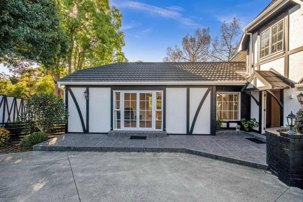 Photos of 27 Charles Dickens Drive