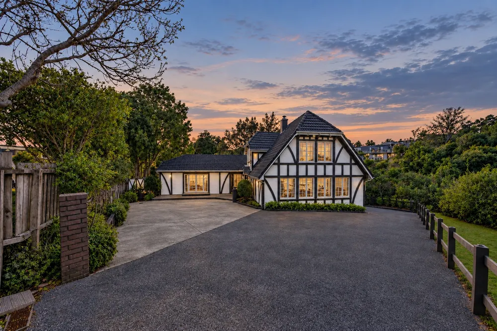 Photos of 27 Charles Dickens Drive