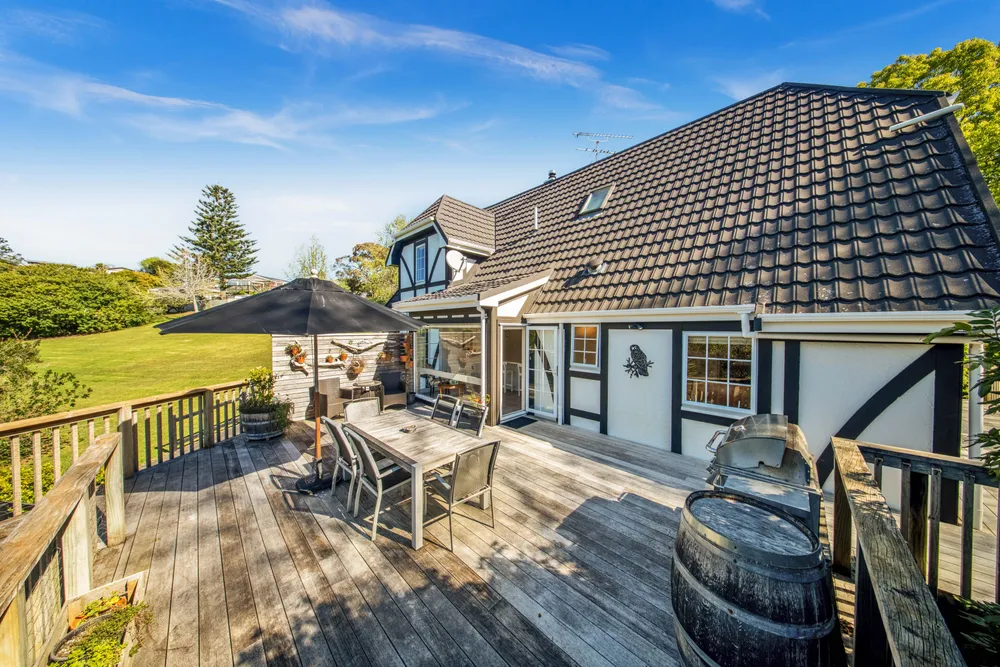Photos of 27 Charles Dickens Drive