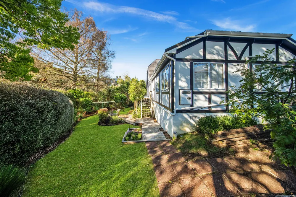 Photos of 27 Charles Dickens Drive